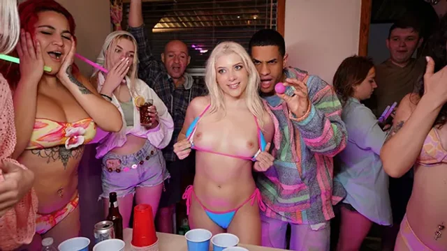 Gia Ohmy Gets Her Pussy Eaten And Fucked By The Swamp Water